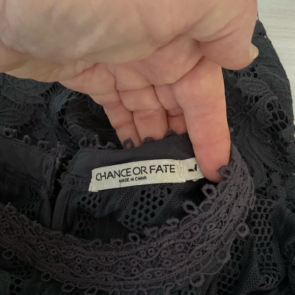 Chance or Fate Elegant Lace Tunic Top. Size L. - Picture 8 of 10